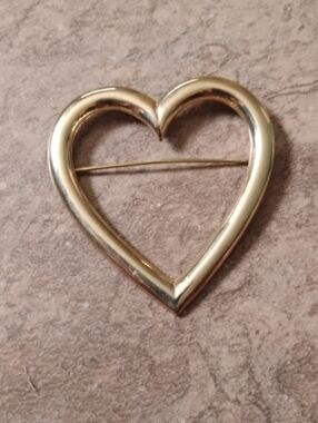 Vintage Gold Open Heart Brooch Pin
